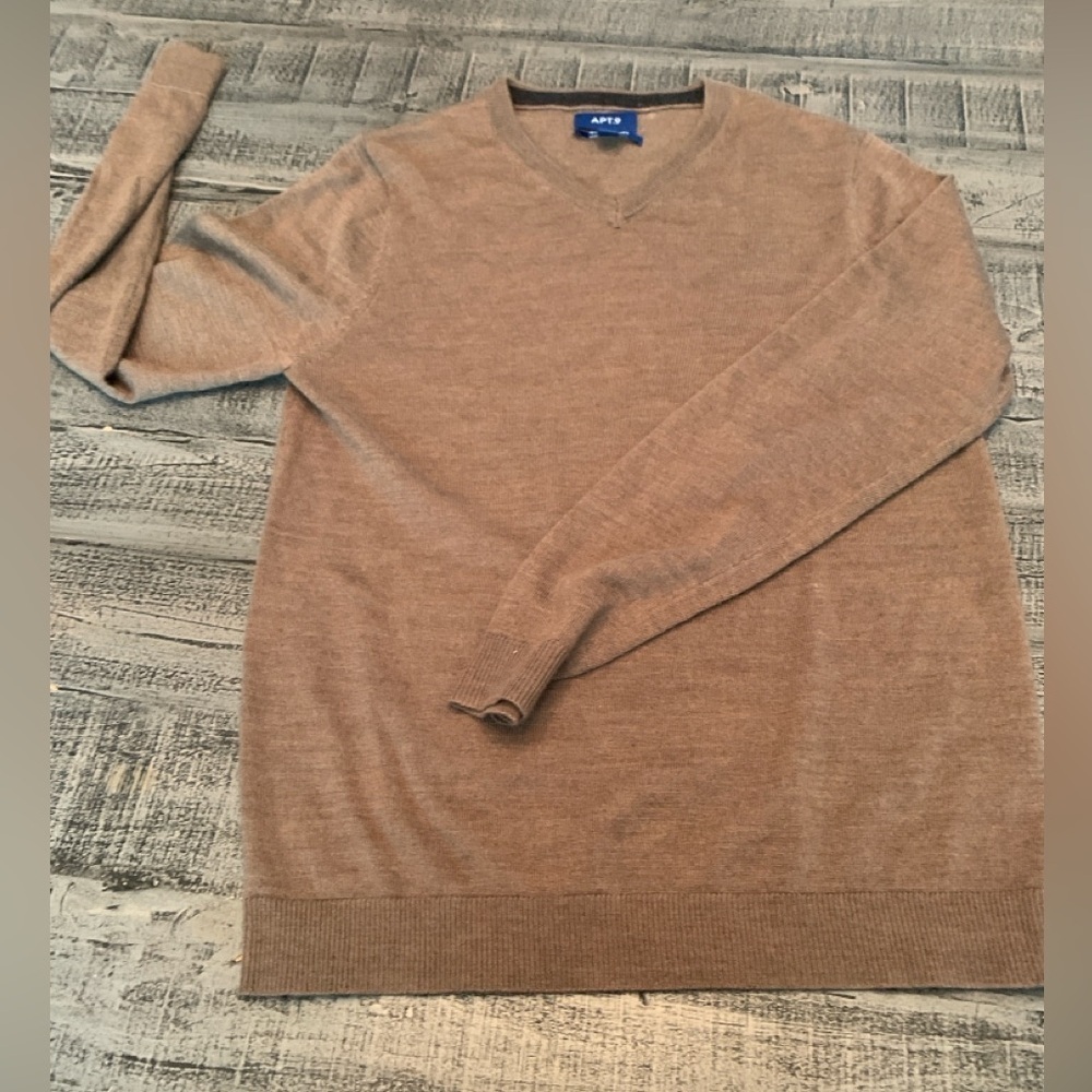 Apt. 9 Men's V-Neck Brown Sweater, super soft, Preloved P2P 19”